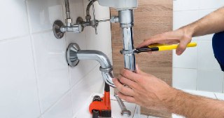 Сантехнические работы Энгельс цена 472 руб. Услуги сантехника